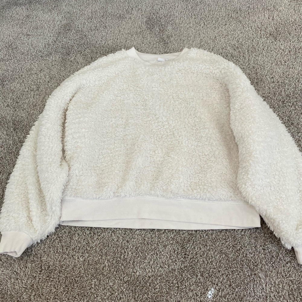 Fuzzy Gap pullover